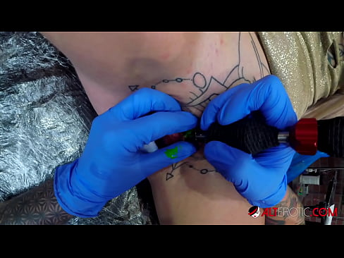 ❤️ Ekstreem tattooed hottie Sully Savage krige in tattoo op har klitoris Porno op fy.recetasketo.top ️❤